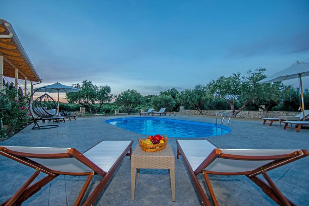 Bazén v ubytování Ariadni Vista Mare Villa by "elite" nebo v jeho okolí