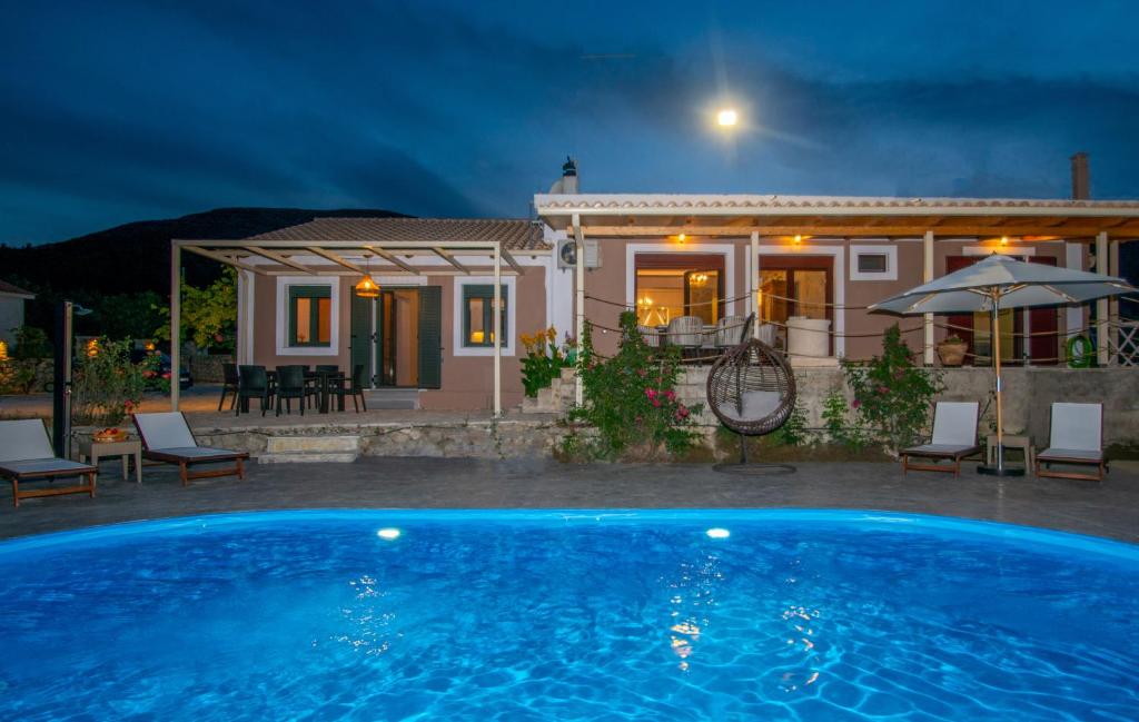 Bazén v ubytování Ariadni Vista Mare Villa by "elite" nebo v jeho okolí