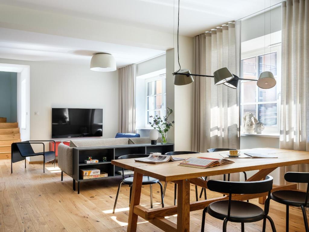 a living room with a table and chairs at Tyzenhauz Villas in Kraków