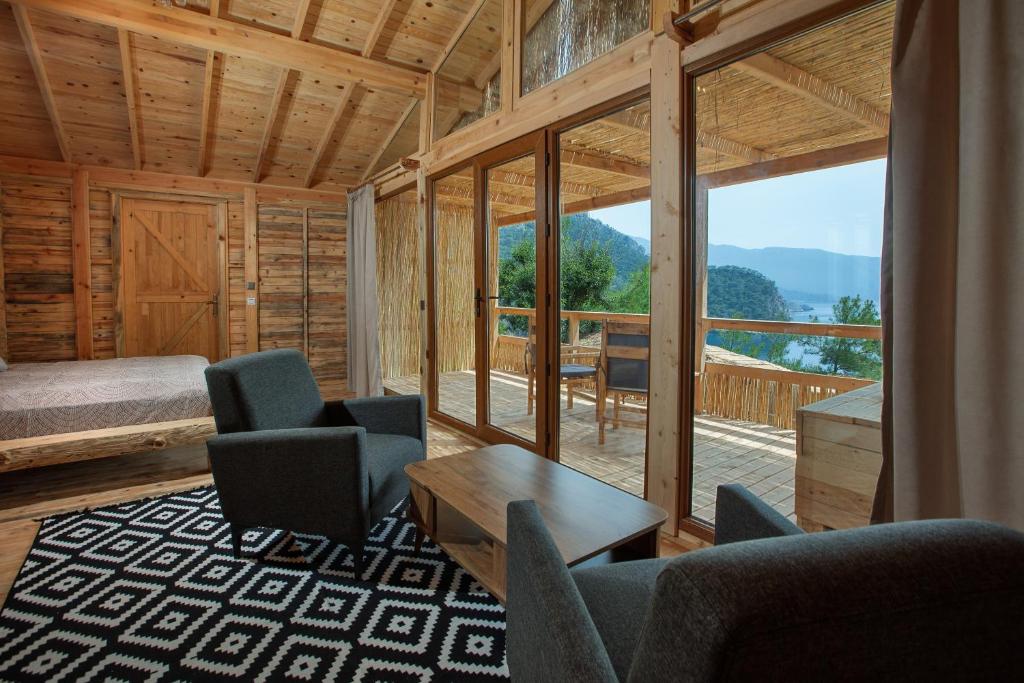 Nespecifikovaný výhled na hory nebo výhled na hory při pohledu z hotelu