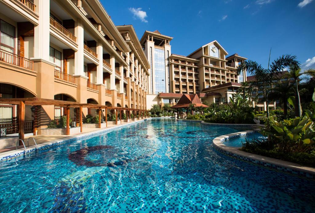 a swimming pool in the middle of a building at Landmark Mekong Riverside Hotel in Vientiane