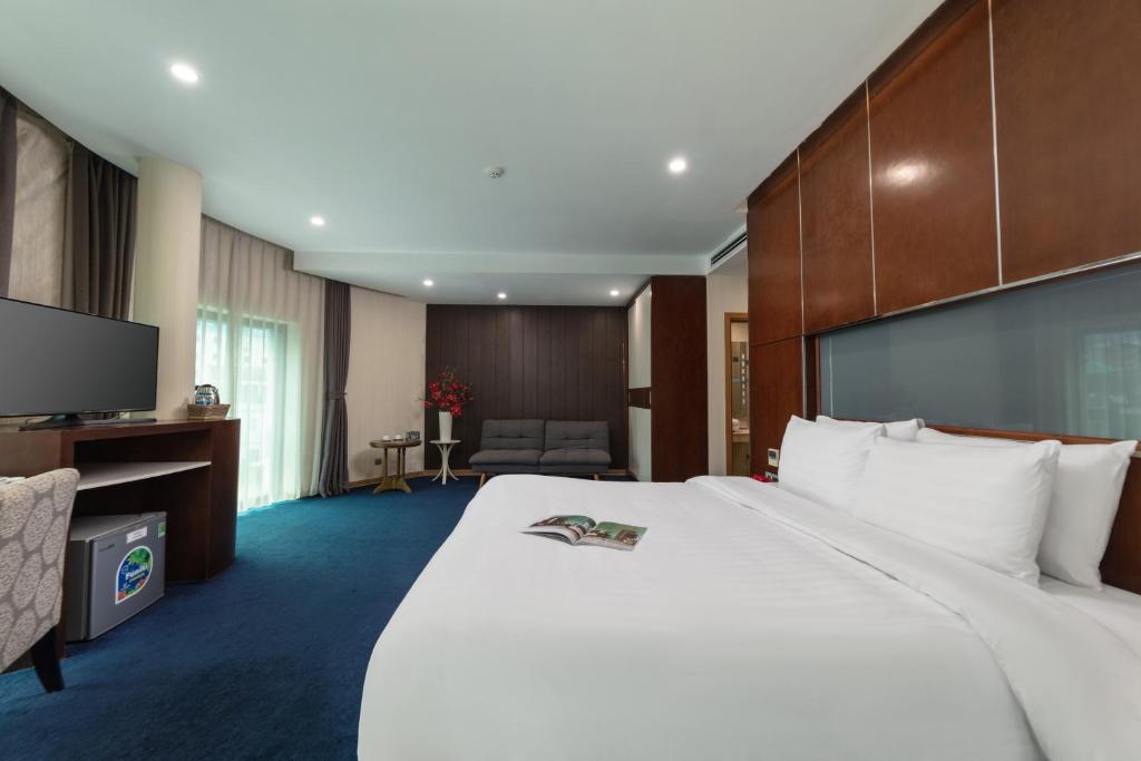 Postel nebo postele na pokoji v ubytování HALO HANOI HOTEL