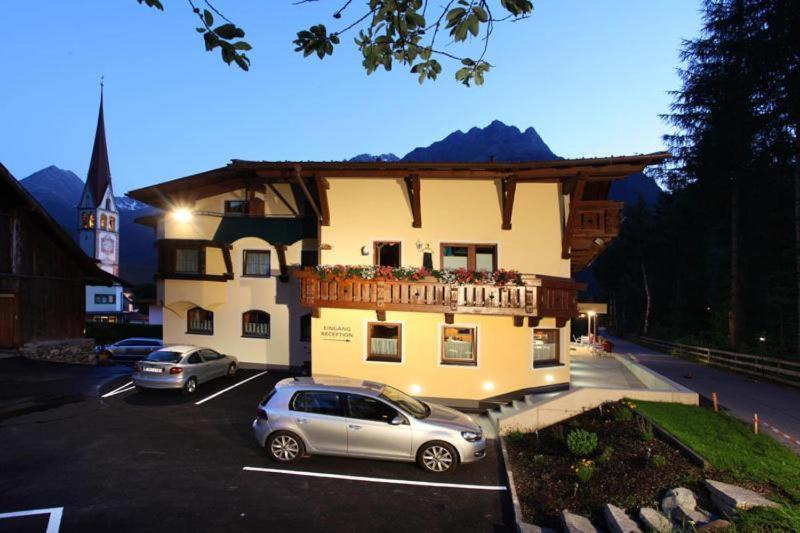 Nespecifikovaný výhled na hory nebo výhled na hory při pohledu z hotelu