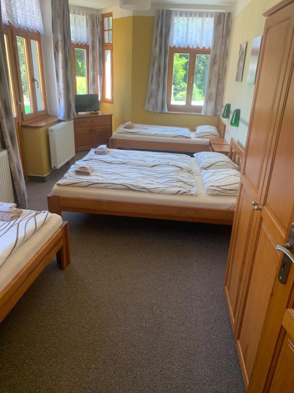 Postel nebo postele na pokoji v ubytování Hotel Pacifik