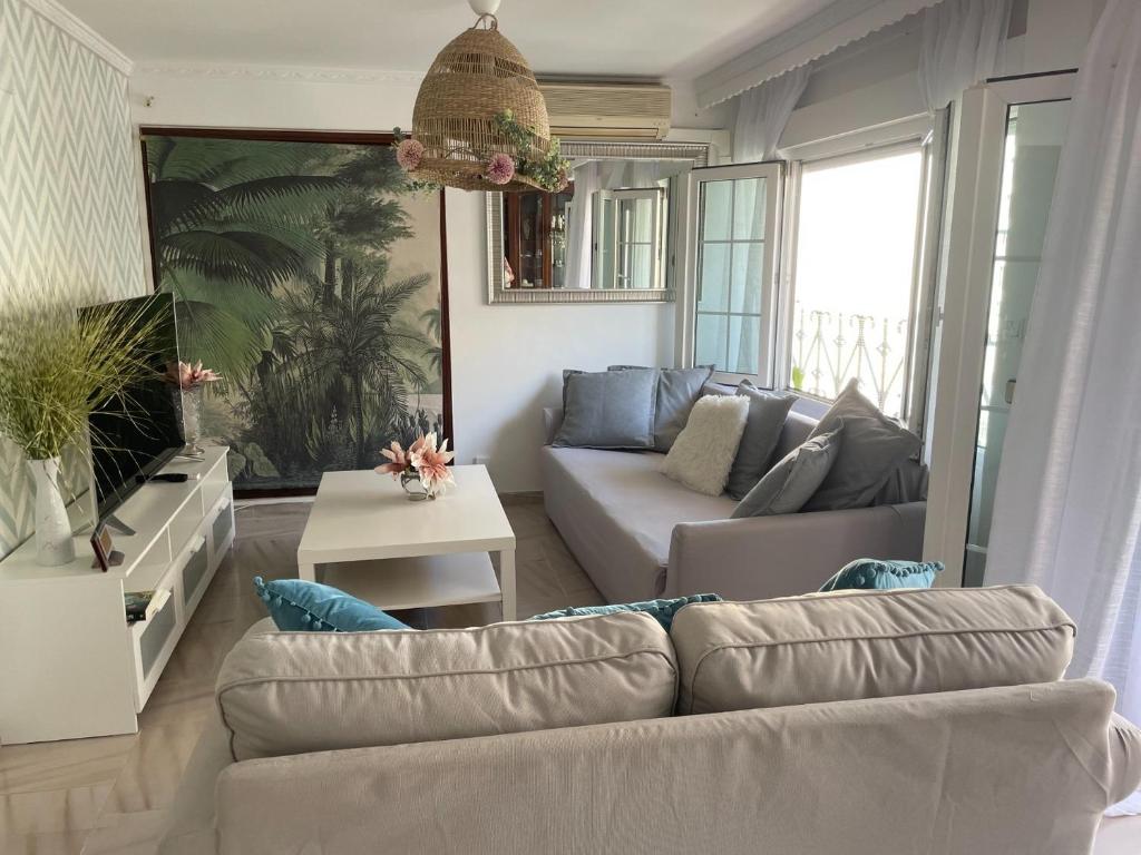 a living room with a couch and a table at Apartamento centro de Marbella in Marbella
