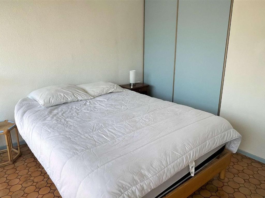 Posteľ alebo postele v izbe v ubytovaní Appartement Climatisé 4 Couchages, Parking Privé, Proche Plage - Port-la-Nouvelle - FR-1-229C-74