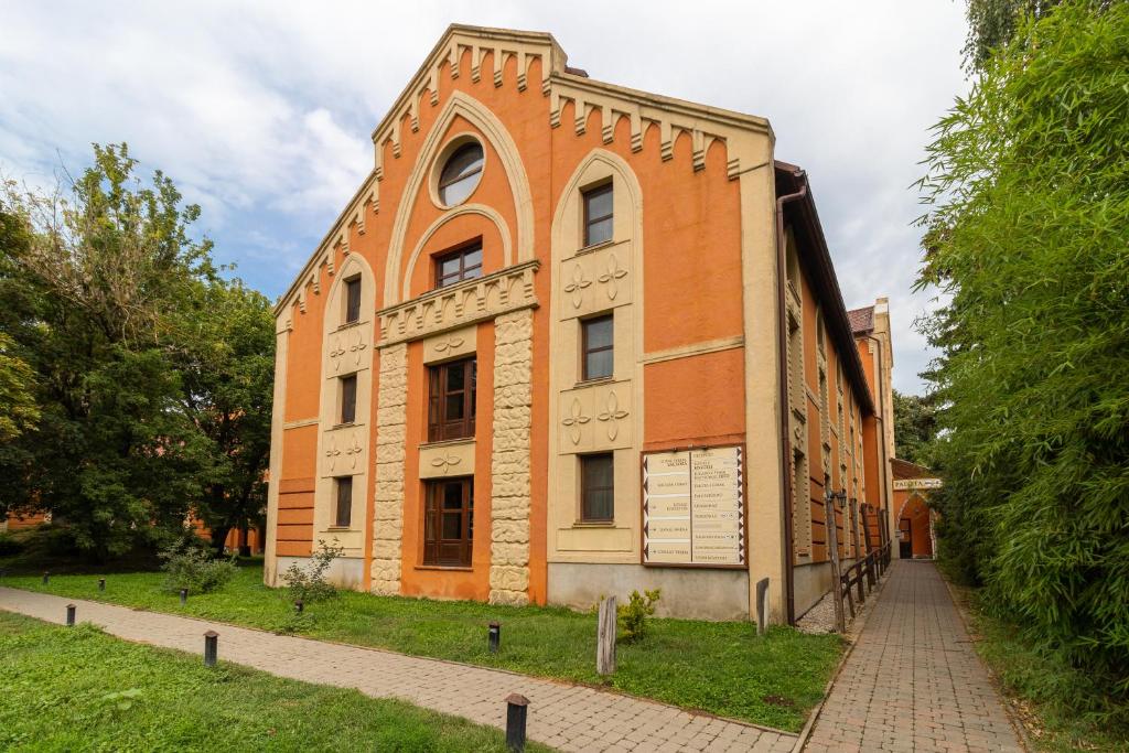 The building in which a szállodákat is located