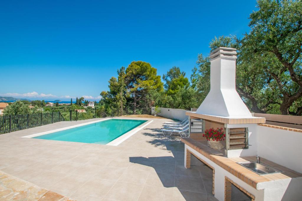 Swimmingpoolen hos eller tæt på Andelica Holiday Villa by "elite"