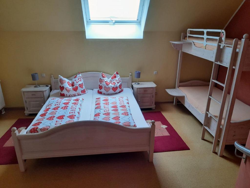 Postel nebo postele na pokoji v ubytování Ferienwohnung Seeleshof