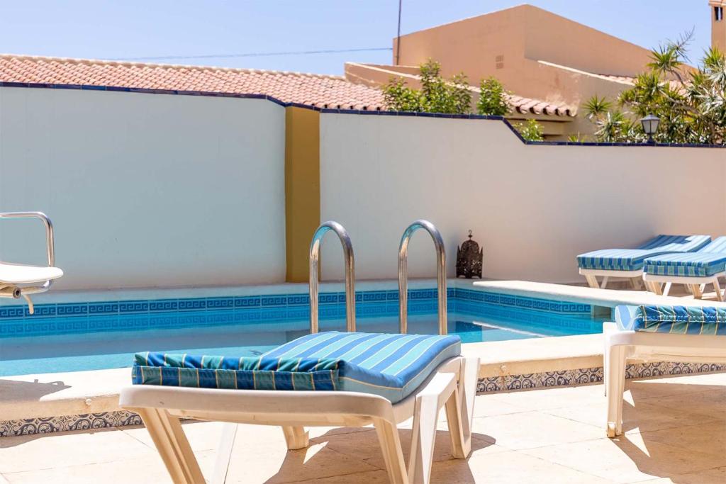 Bazén v ubytovaní Villa de alquiler vacacional en Nerja Calle Solana alebo v jeho blízkosti