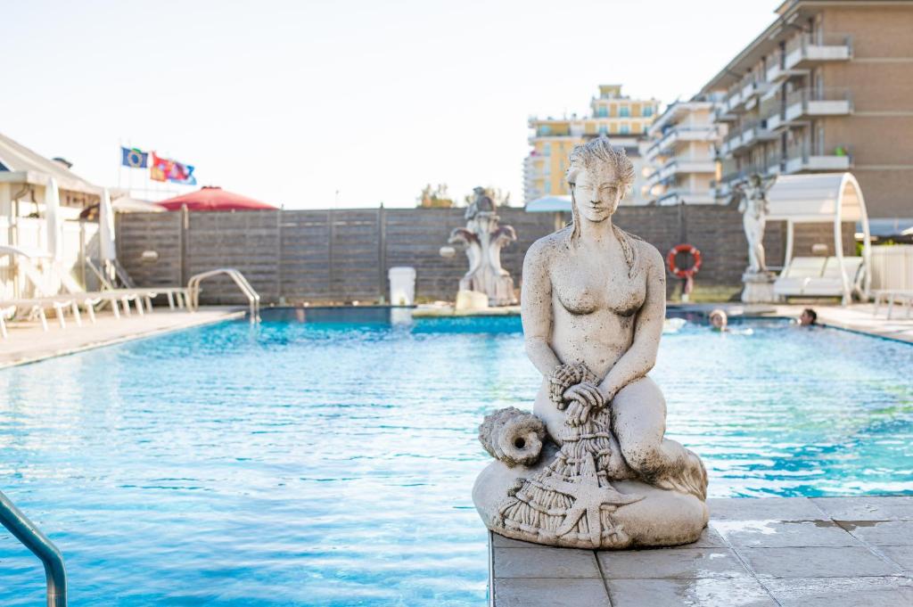 Bazén v ubytování Hotel Carlton nebo v jeho okolí