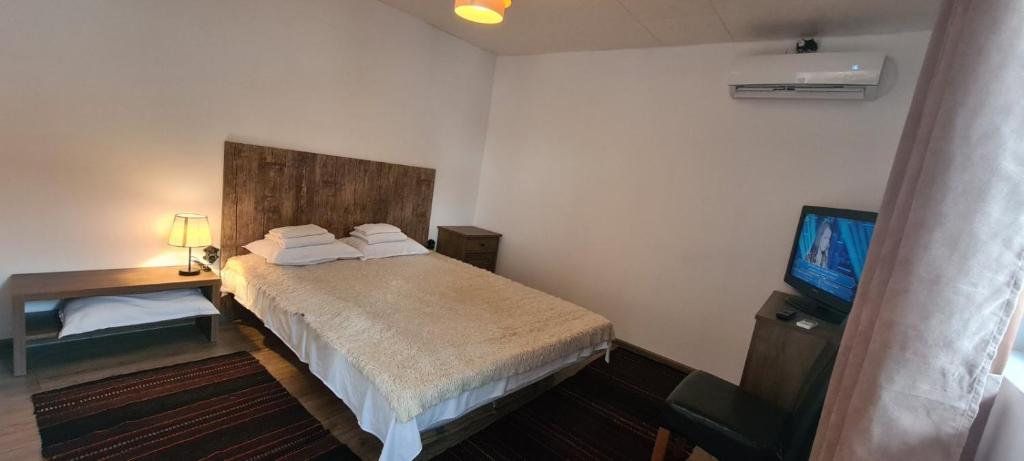 Postel nebo postele na pokoji v ubytování стаи за гости Никол