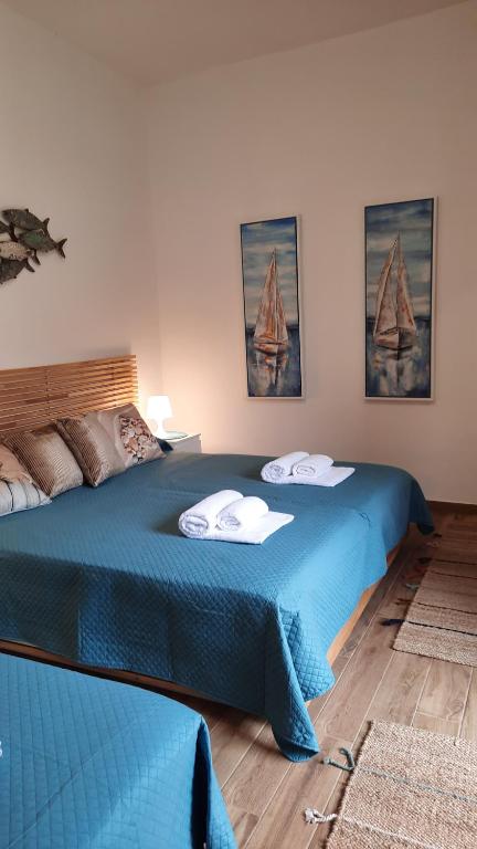 Golden Secret - Triple Room With Private Bathroom