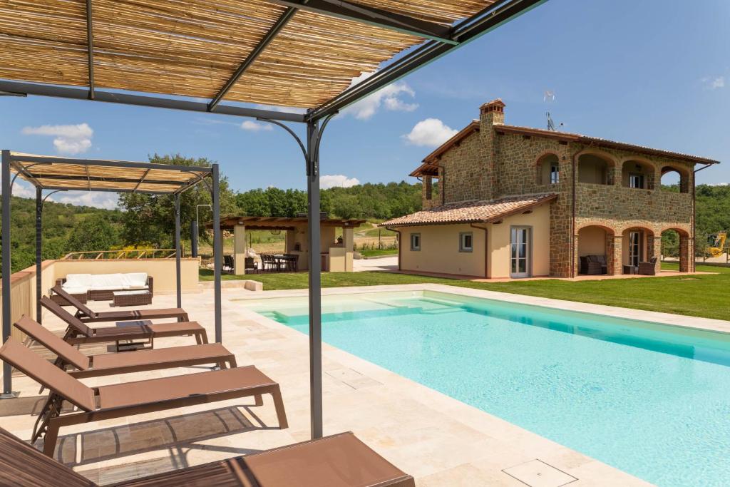 Villa con piscina y casa en Casale la Querce by VacaVilla, en Civitella in Val di Chiana