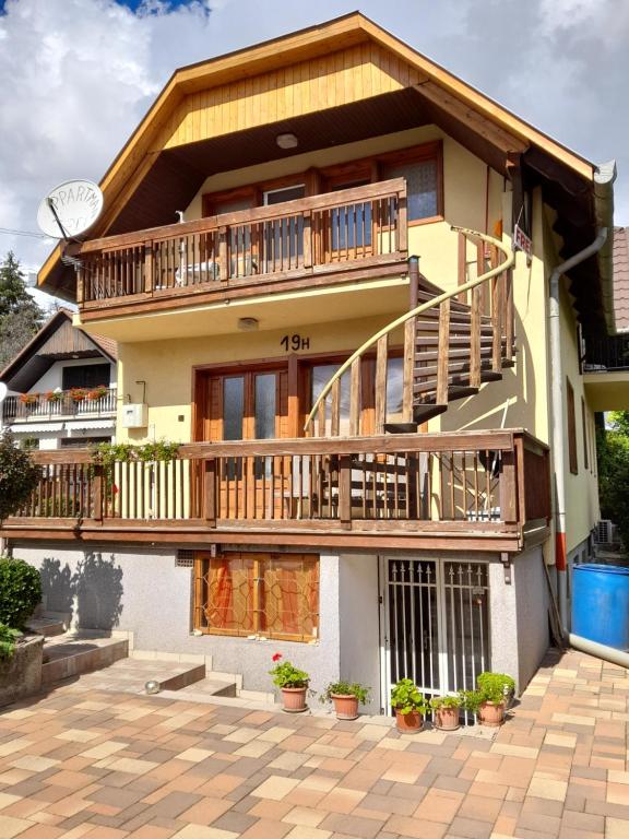 Budova, kde se apartmán nachází