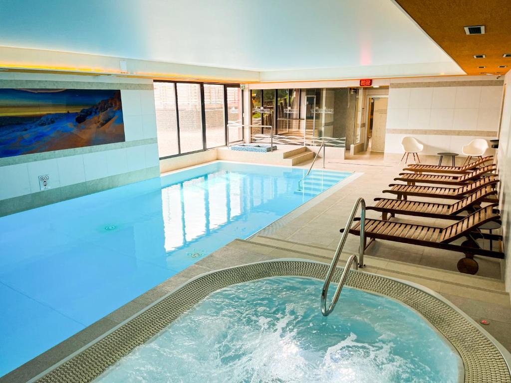 Bazén v ubytování Wellness Resort Bouda Malá Úpa nebo v jeho okolí