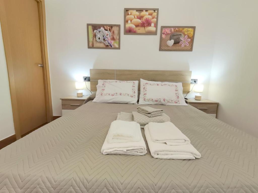 Postel nebo postele na pokoji v ubytování Delux Center Punta Umbría
