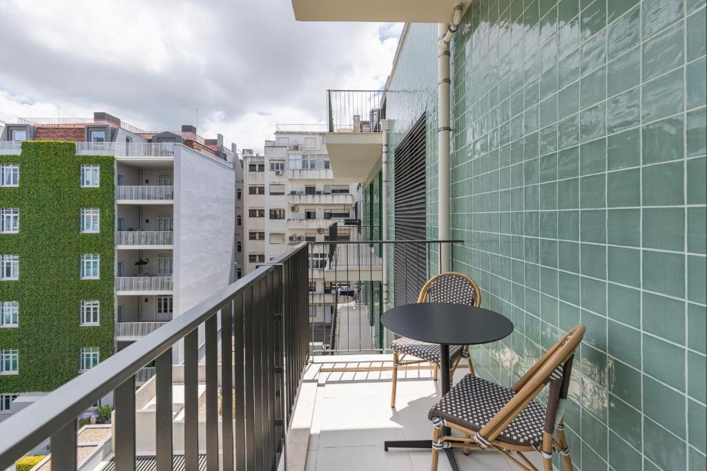 Radiant Apartment in City Center by LovelyStay