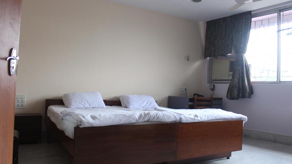Service Apartments, Park Street, Calcutta photo