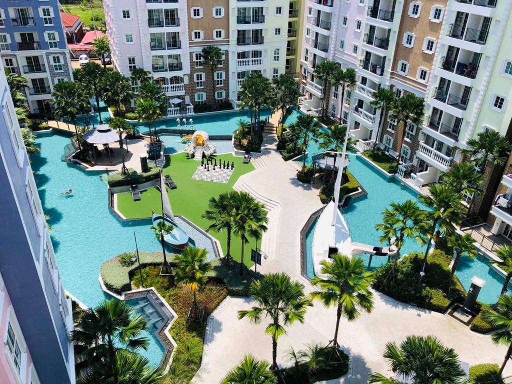 Bazén v ubytování sevenseas cote'd azur 1 bedroom near Beach nebo v jeho okolí