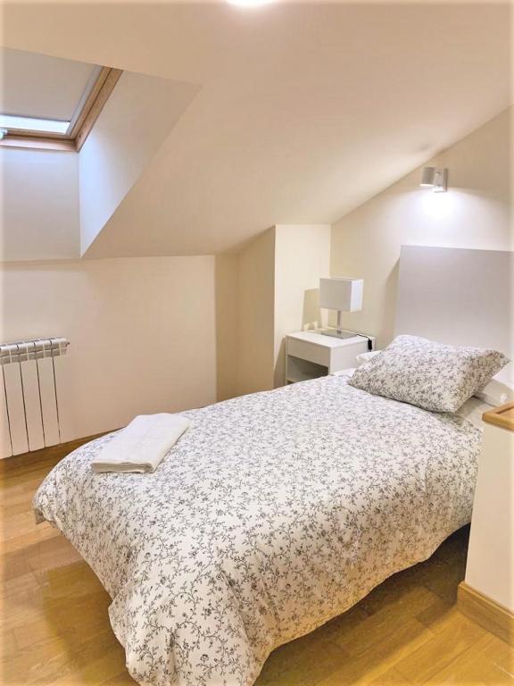 Posteľ alebo postele v izbe v ubytovaní Apartamentos Del Pisuerga