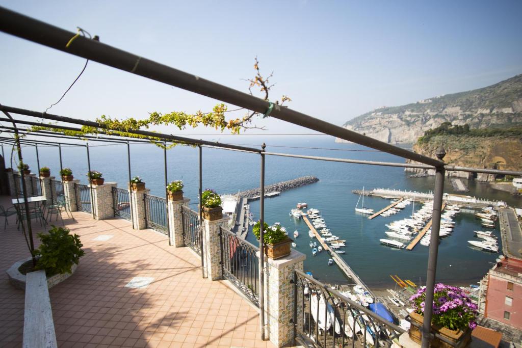 En balkon eller terrasse på Domus San Vincenzo