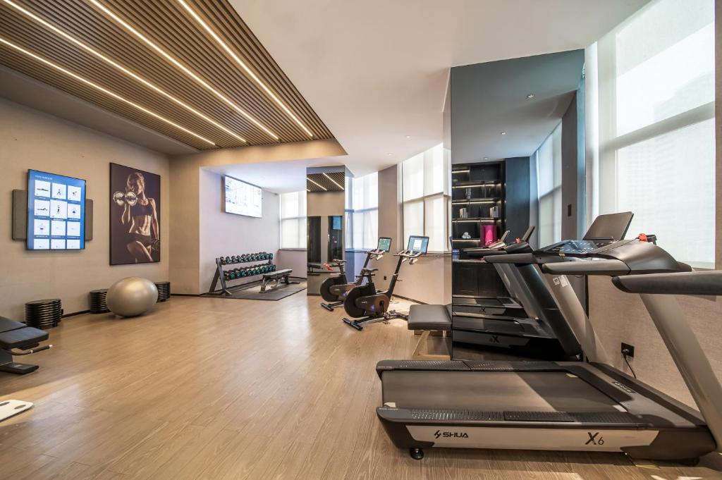 Fitness centrum a/nebo fitness zařízení v ubytování Arthur Hotel Zhujiang New Town Guangzhou-Pazhou Exhibition Center Branch