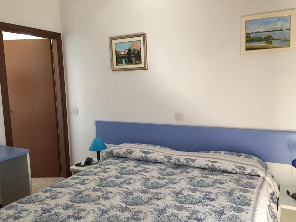 Postel nebo postele na pokoji v ubytování Hotel Halifax