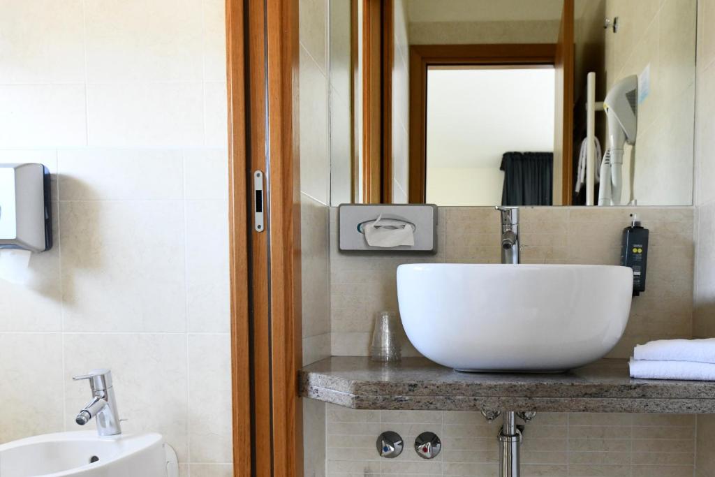 Koupelna v ubytování Hotel Eden