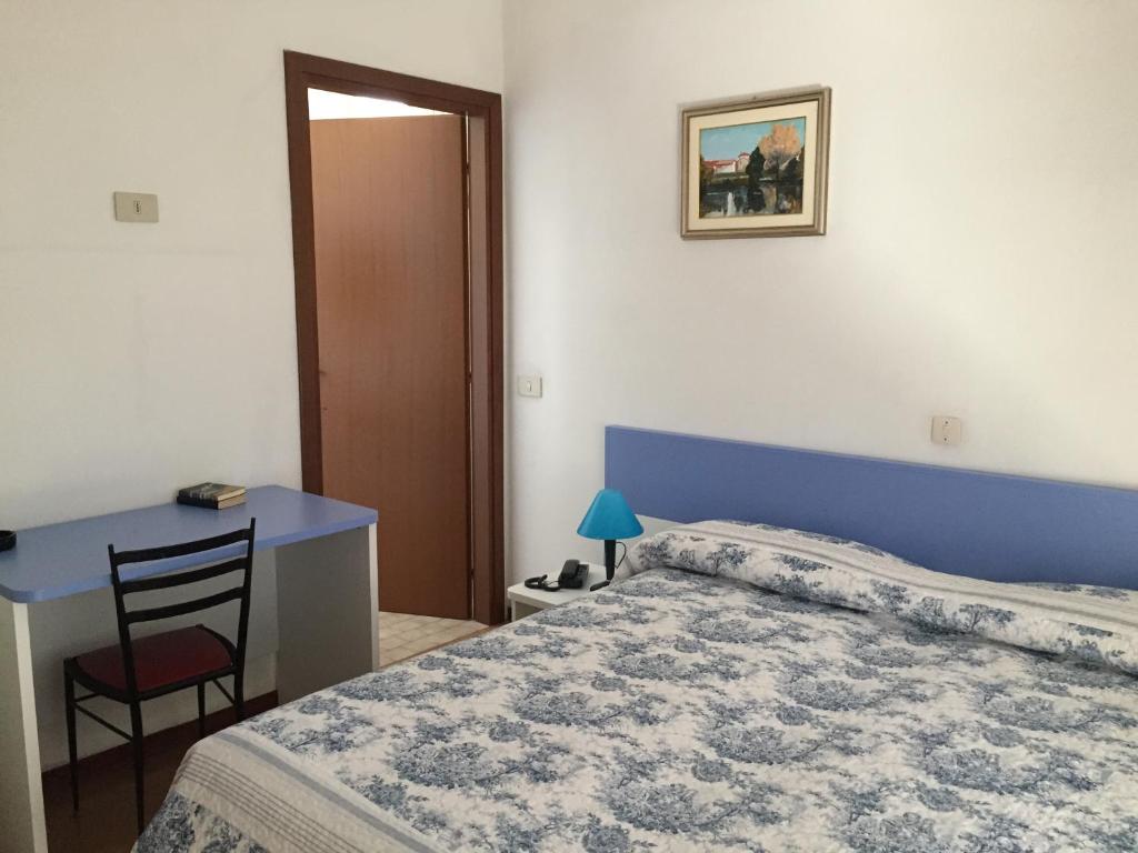 Postel nebo postele na pokoji v ubytování Hotel Halifax