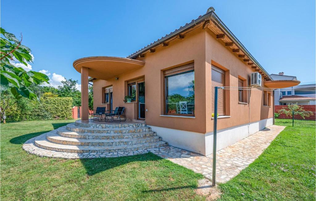 The building in which the holiday home is located