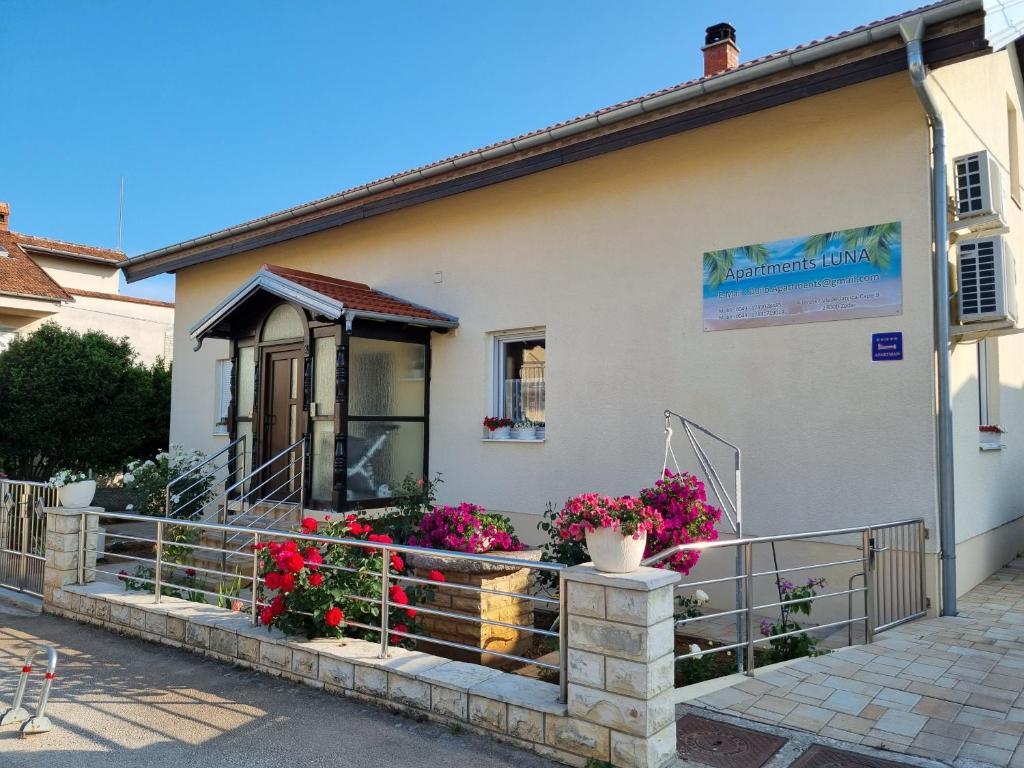 Budova, v ktorej sa apartmán nachádza