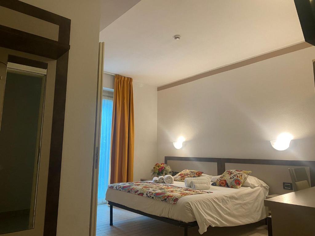 Postel nebo postele na pokoji v ubytování Hotel Lago di Como