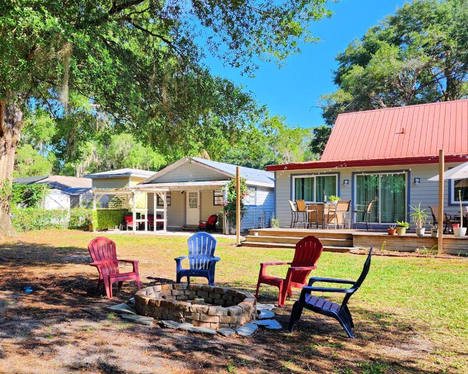 Waterfront guest house with boat dock, Leesburg Tarifs 2023