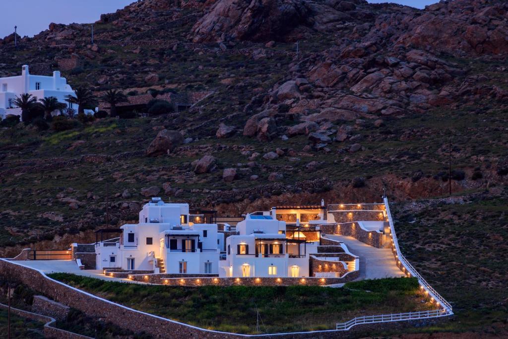 ON THE ROCKS BY BLANCO VILLAS, Merchia Beach (updated prices 2024)