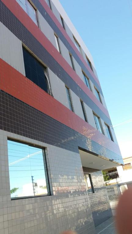 a tall building with a large window in front of it at Apartamento 2 Quartos - 5 minutos do São João de Petrolina in Petrolina