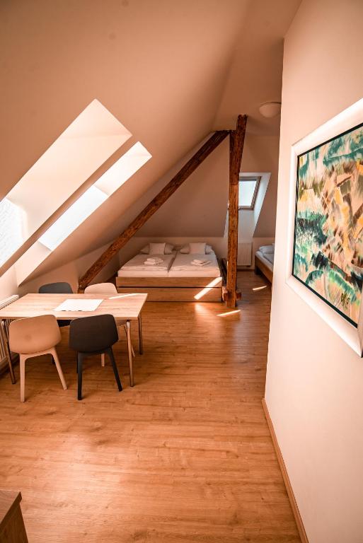 Postel nebo postele na pokoji v ubytování Penzion Panský dvůr Telč