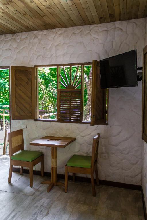 TV a/nebo společenská místnost v ubytování Hotel Cabañas Club Sierra Limón