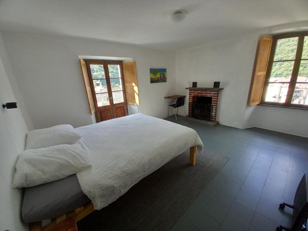 Tempat tidur dalam kamar di Casa Coerente Cavergno single room 1