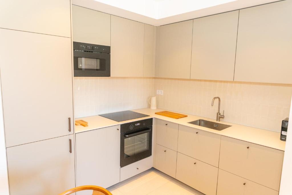 Kuchyňa alebo kuchynka v ubytovaní Casa Los Lances Deluxe - Reformado Junto a la Playa y Terraza