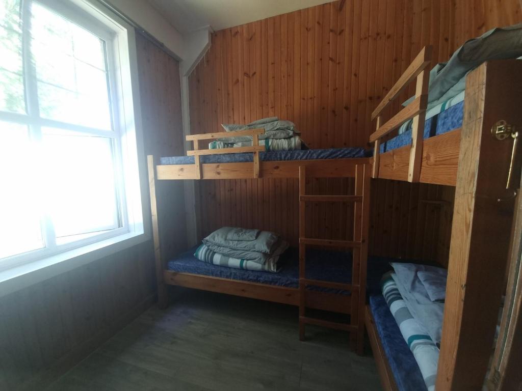 Palanda nebo palandy na pokoji v ubytování Blackwater Hostel
