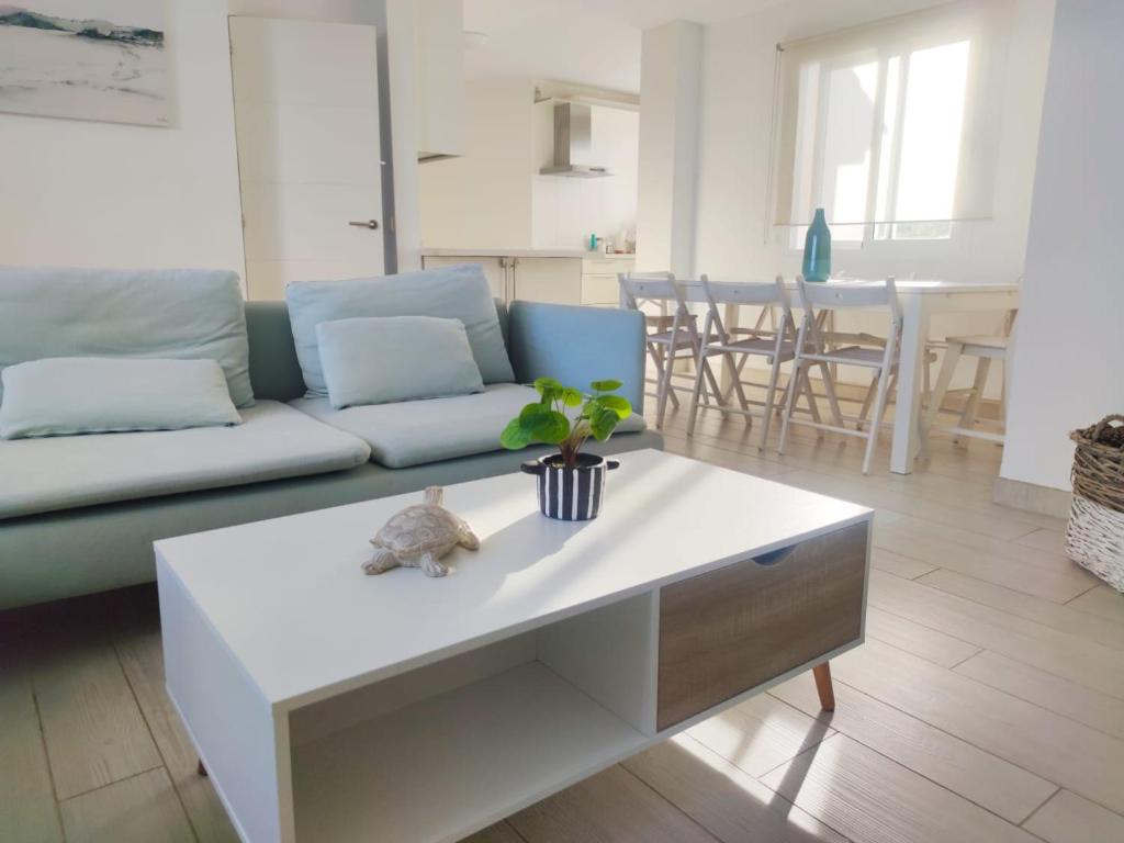 Apartamentos ATICO con vistas al mar a 100 metros de la playa en Torre de Benagalbón, Andalucía