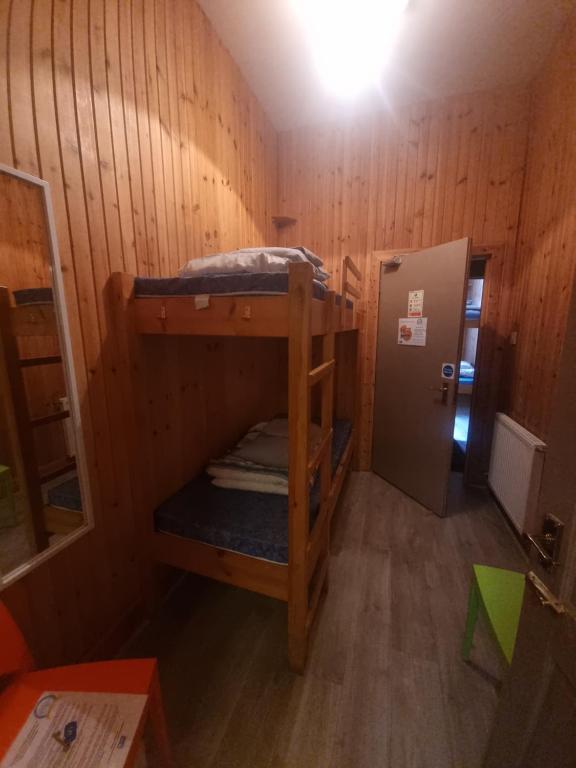 Palanda nebo palandy na pokoji v ubytování Blackwater Hostel