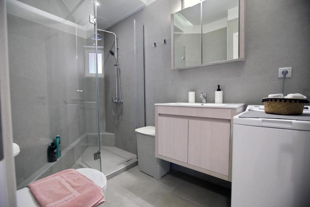 Ioanna's Luxury Two Bedroom Apartment - 11