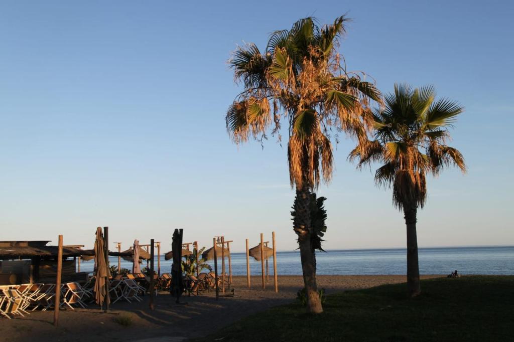 Zdjęcie z galerii obiektu ATICO con vistas al mar a 100 metros de la playa w mieście Torre de Benagalbón
