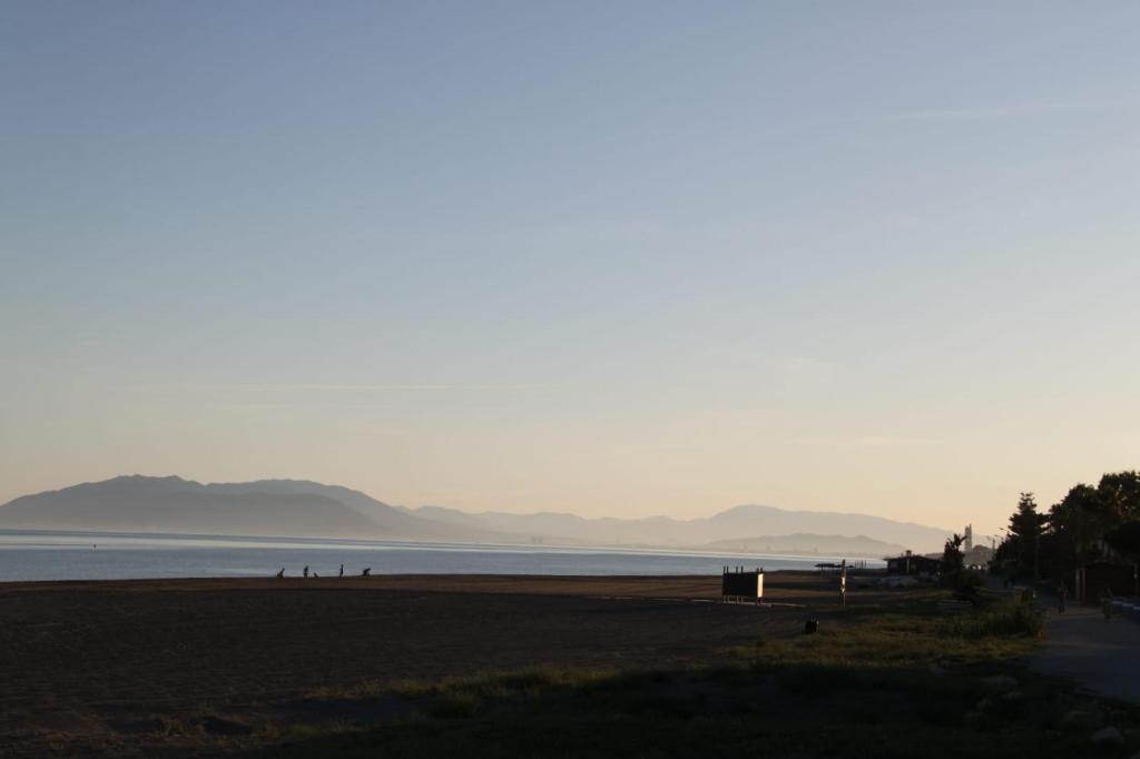 Zdjęcie z galerii obiektu ATICO con vistas al mar a 100 metros de la playa w mieście Torre de Benagalbón