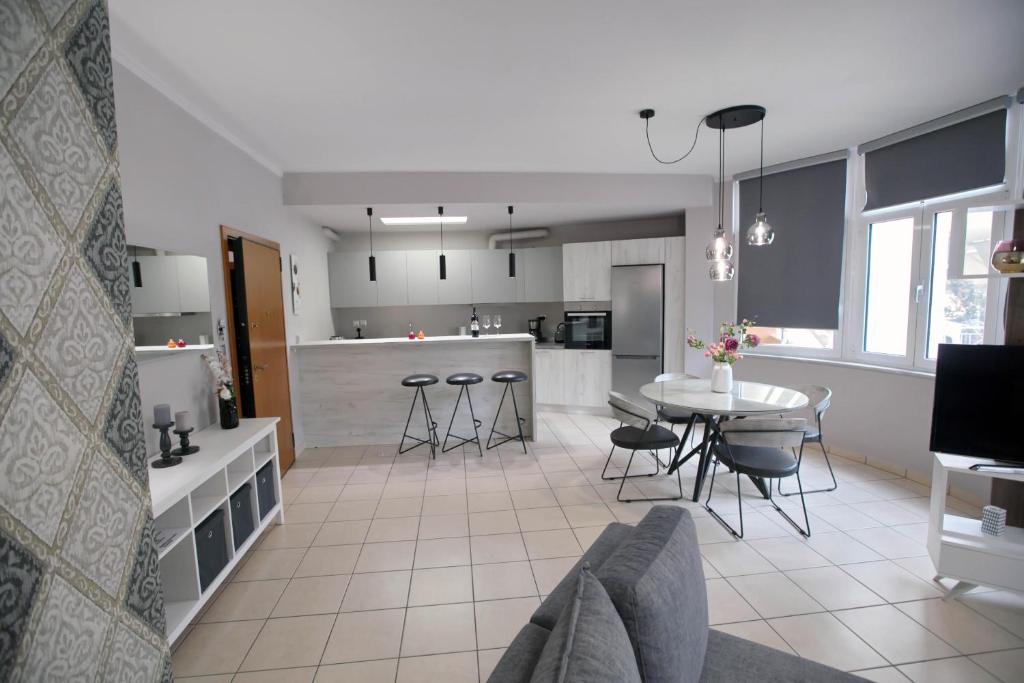 Ioanna's Luxury Two Bedroom Apartment - 1