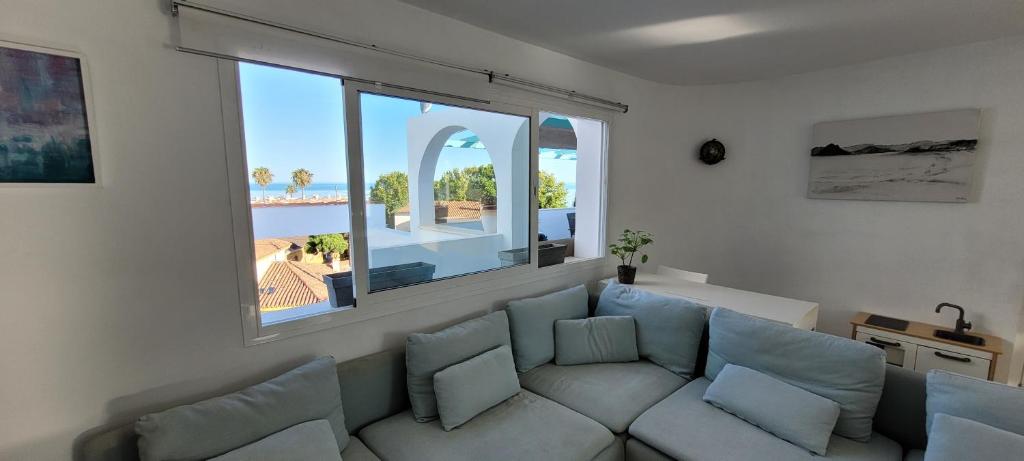 Zdjęcie z galerii obiektu ATICO con vistas al mar a 100 metros de la playa w mieście Torre de Benagalbón