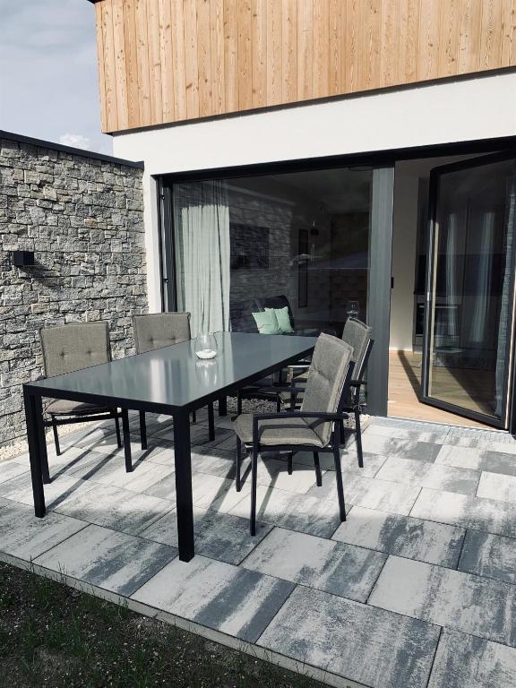 Patio alebo iná vonkajšia časť ubytovania Ferienwohnung Troger