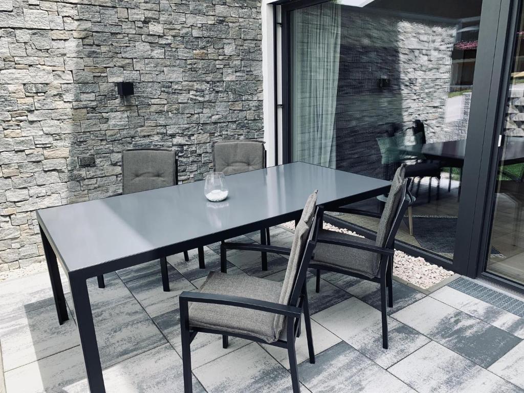 Patio alebo iná vonkajšia časť ubytovania Ferienwohnung Troger